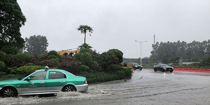 暴雨红警高挂,广东文理综高考正常进行:不少考