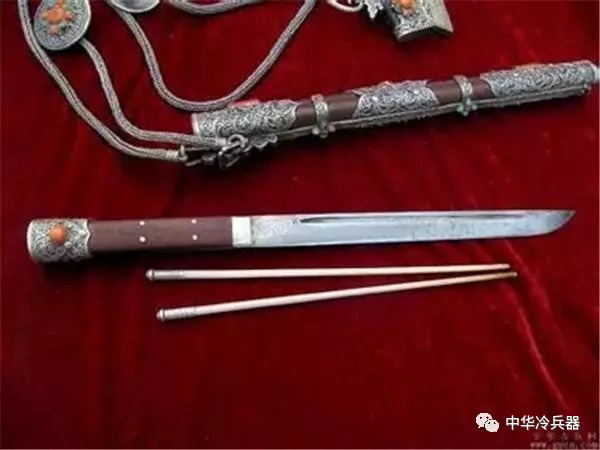 蒙古刀有很多讲究,你知道吗?|蒙古刀|蒙古族|刀鞘|牛角|长生_新浪新闻