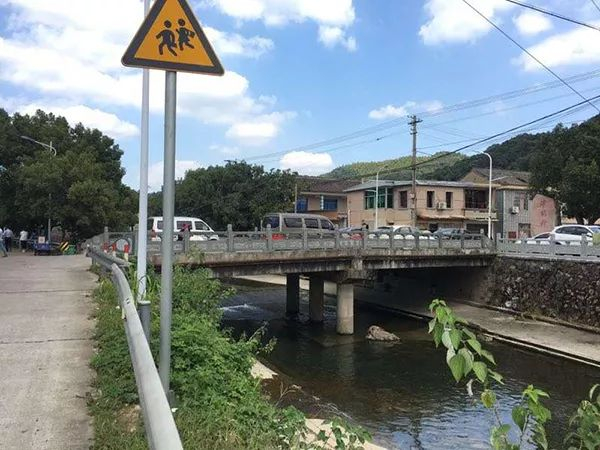 慈岙村海陆桥，王某某在这里砍伤数人。本文图片均为澎湃新闻记者 杨亚东 摄