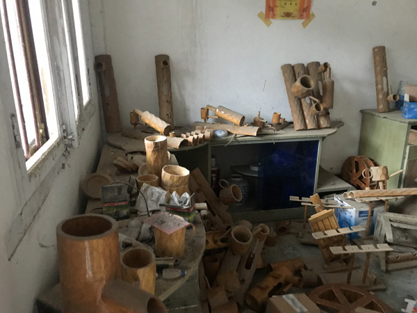 　卢仕兵家中存留的竹制工艺品