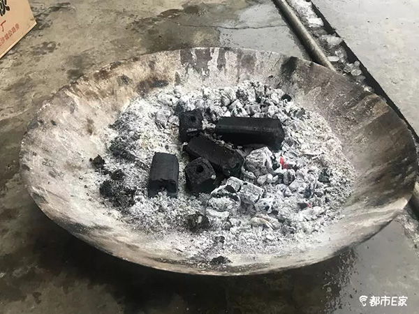 取暖用具 本文图均为 贵州都市报微信公众号 图