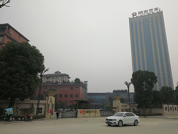 　　1月27日，记者来到位于安化县冷市镇的湖南华莱公司总部，该公司当时已放假，不再接待外人参观。澎湃新闻记者 朱远祥 图