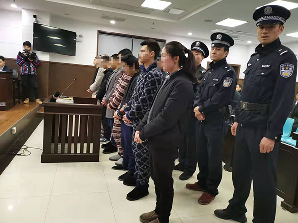 3月8日，长沙市天心区法院审理汪某等9人诈骗京东白条案。 本文图均为 澎湃新闻记者 谭君 图