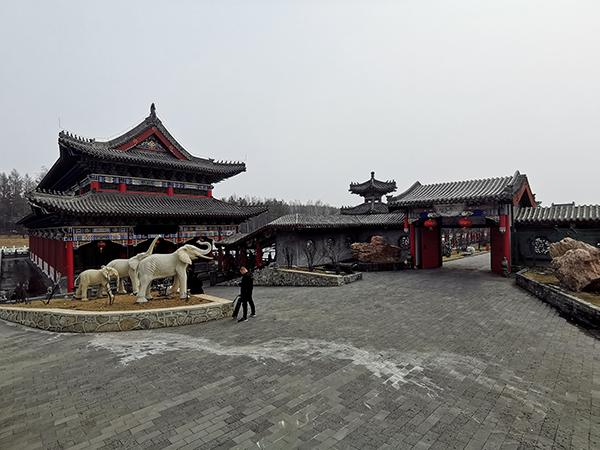 2019年3月20日，黑龙江牡丹江，“曹园”建筑群。 视觉中国 图