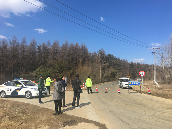 3月27日一早，“曹园”附近就已经封路，现场有挖掘机不断往来，开始实施爆破作业。 相关人士提供