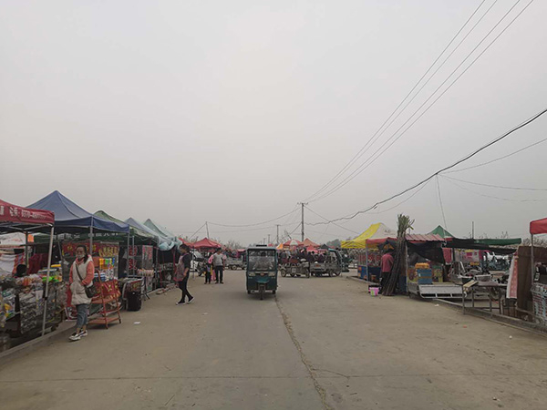 事发次日下午，梨花节现场游客稀少。&nbsp; 本文图片均为澎湃新闻记者 段彦超 图（除署名外）