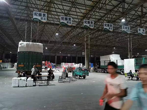 纪振男在寿光农产品物流园租赁了多个摊位