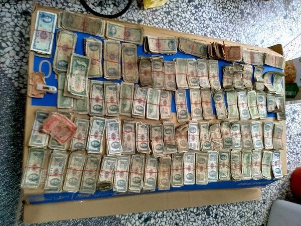 这一大堆钞票的市场价值远低于当事者预期（图片来源：脸书）