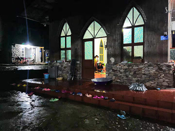 9月上旬，善恩园的小朋友住在山里的农庄。