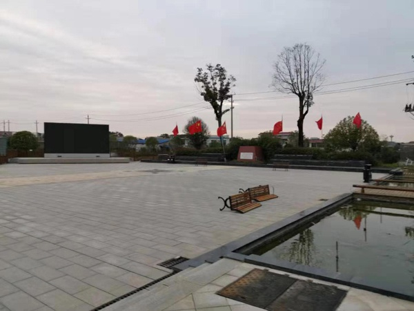 爱之心养老公寓广场，曾经很热闹