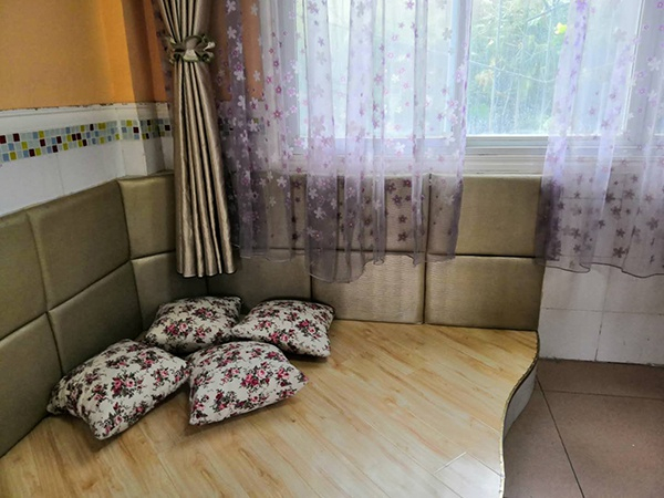  范家小学教室一角。