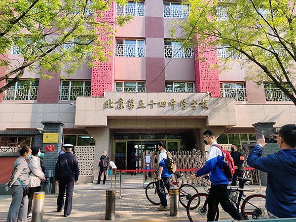 高三复学，北京五十四中分校校长对每位学生道“欢迎”