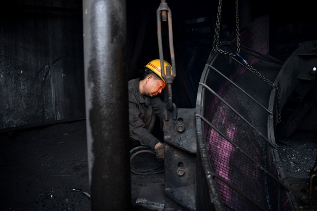 煤炭企业资料图（图片来源：新华社）