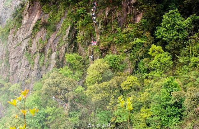 广东最惊险的登山道就在这里，近90度天梯让人望而生畏