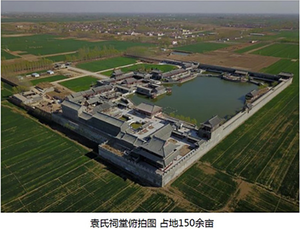 　　河北新闻网刊文《光复家族荣耀 曲周县金融巨鳄袁平年斥巨资建成150亩家族祠堂》袁氏祠堂俯拍图 截图