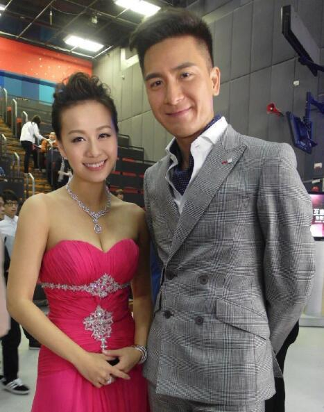  黄心颖（左）与马国明（右）