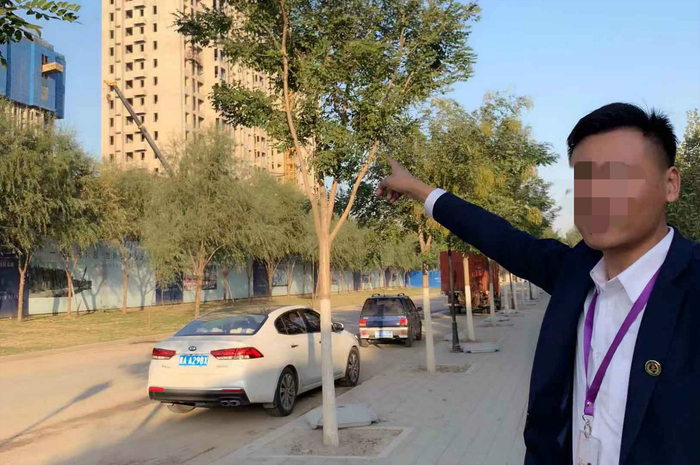 许明朗到工地带客户看房。新京报记者陶若谷&nbsp;摄