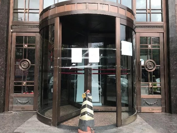 据留燕达宾馆守工作人员表示，8月27日下午起，酒店因消防检查停止营业。