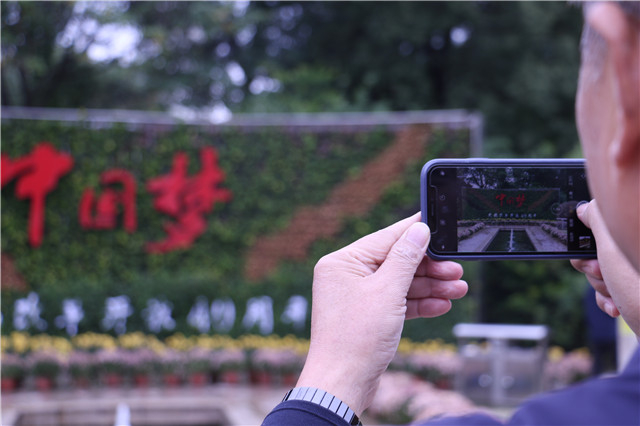 参观张家港市社会主义核心价值观主题公园（中国网记者黄磊/摄）