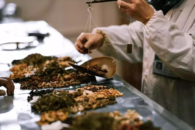 ▲中医的疗效无法精确测量，药物与病情之间，往往无法建立现代意义的因果关系（图/图虫创意）