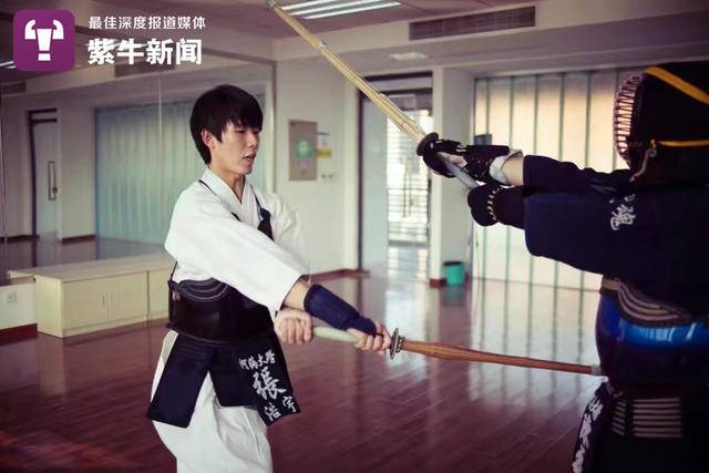 张浩宇在练习剑道