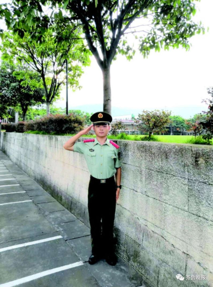 　康荣臻原部队授衔后拍摄的一张纪念照。&nbsp;