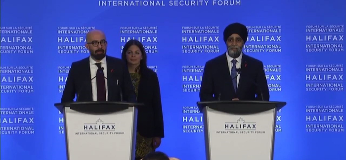 左为范普拉，右为萨詹 视频截图