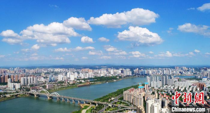 株洲市湘江两岸风光。株洲宣传供图