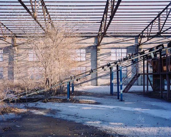 富拉尔基本地工业企业规模缩小，岗位减少也加剧了人口外流趋势。