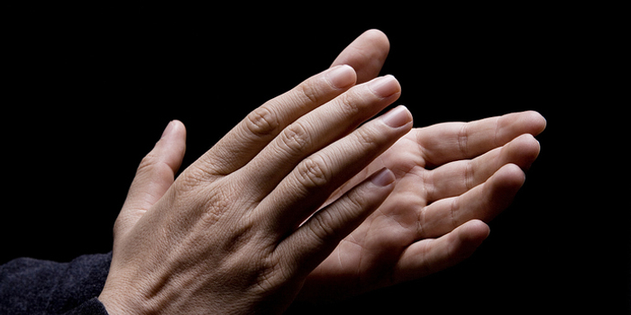 父亲欠钱不还儿子就不能上大学,拍手称快对不