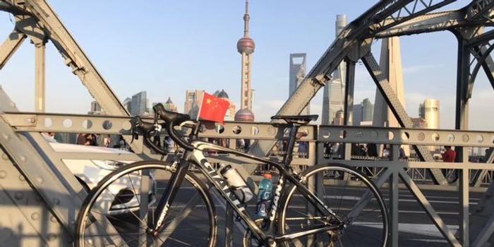上海民警两天绕上海骑行127公里绘制中国地