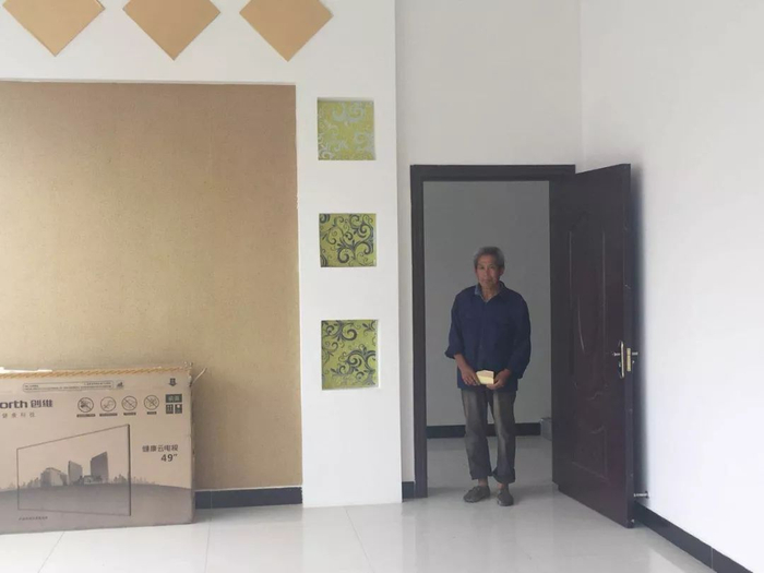 （这栋二层小楼花费了张福如半辈子精力）