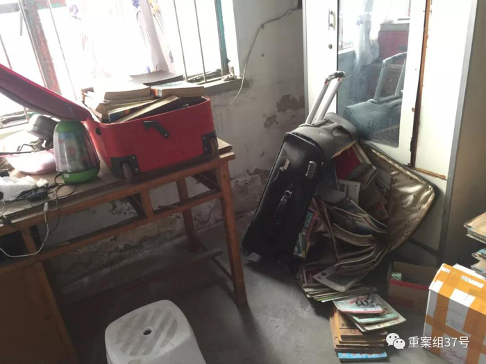 　2019年2月27日，图为薛泰生前房间。他平时经常看的报刊书籍被归置箱内，放在房间一角。新京报记者&nbsp;韩茹雪&nbsp;摄