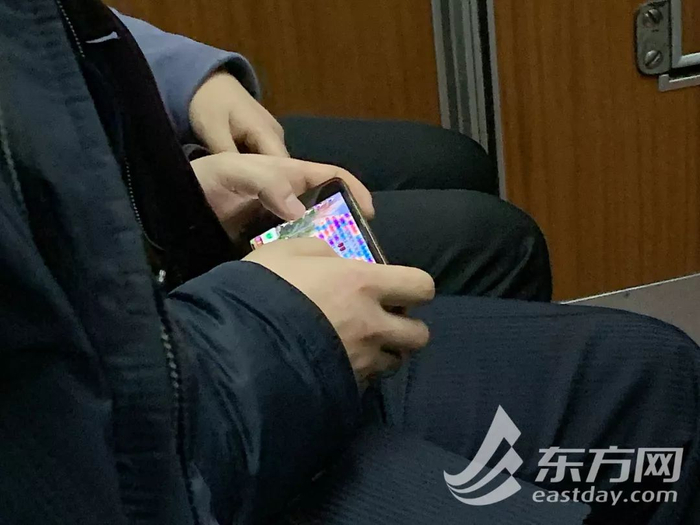 　　专注于打泡泡龙的平壤年轻人