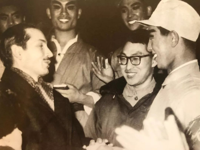 1969年，徐贻聪陪同古巴驻华使馆临时代办参观江西南昌