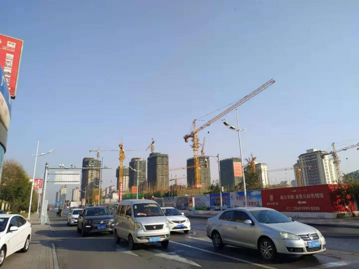  天津宝坻城区一在建中的楼盘项目。中房报记者 秦龙/摄