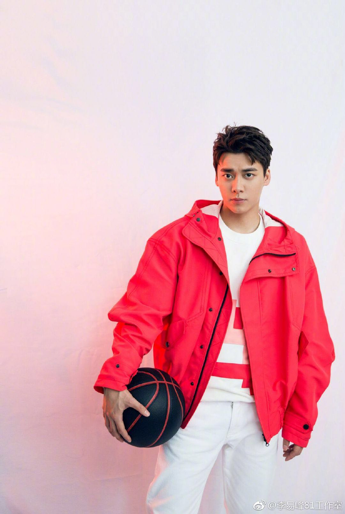 李易峰春晚造型 图片来源：李易峰工作室