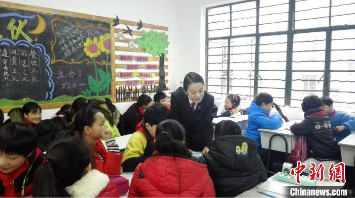 检察官为未成年人上课。浙检 供图