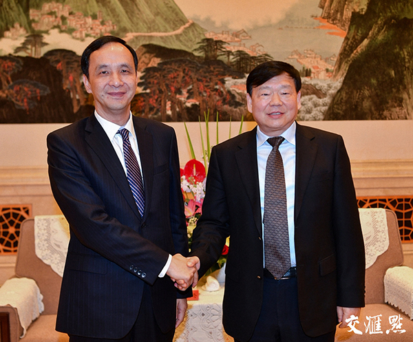 3月22日，江苏省委书记娄勤俭在南京会见了台湾新北市市长朱立伦一行。 交汇点 图