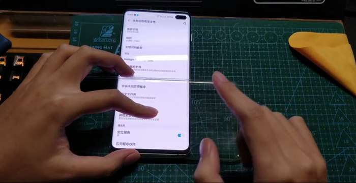  用户使用未录入指纹信息的手指解锁手机 视频截图