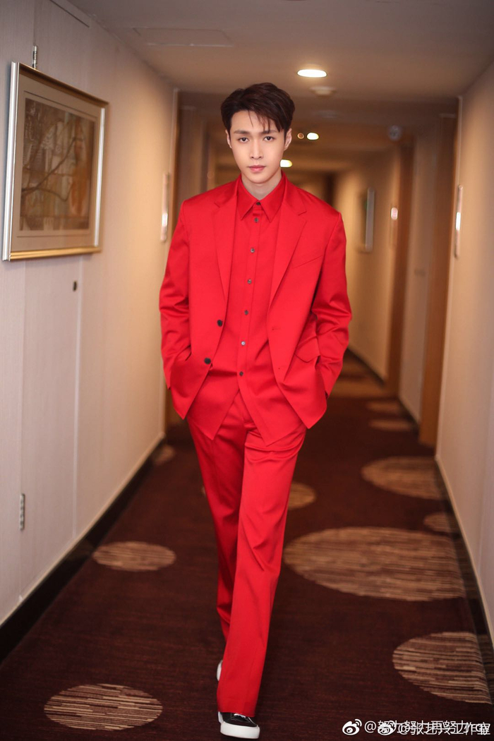  张艺兴春晚造型 图片来源：张艺兴工作室