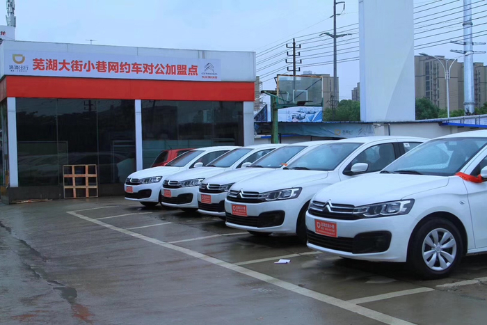 新版《网约车细则》出台后，大街小巷公司按照相关标准采购了一批新车。