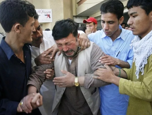 袭击中失去亲人的哈扎拉人