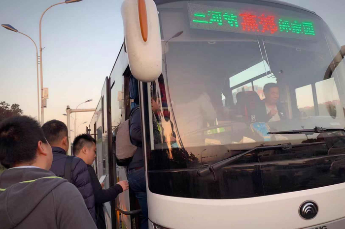 燕郊的大巴车。新京报记者陶若谷&nbsp;摄