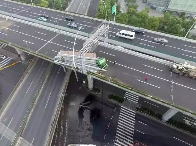 该事故对上海的交通造成严重影响，造成当日早晚高峰严重拥堵。图据上海交通微信公众号