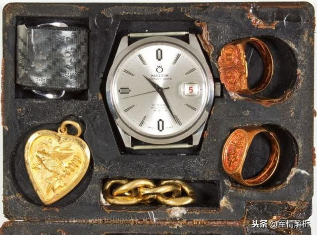 美军紧急救援包中的金表等