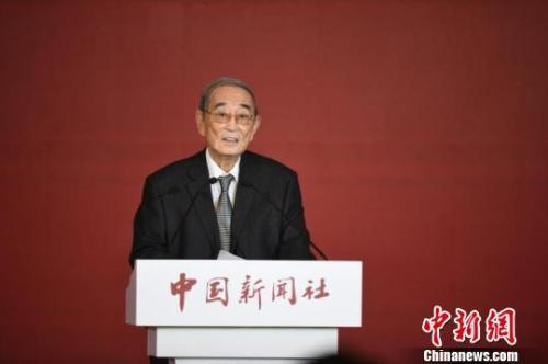 厉以宁。 崔楠 摄