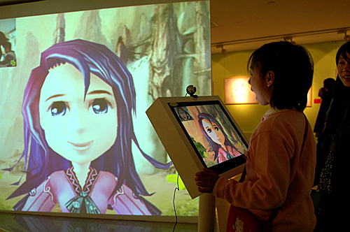  首届中国动漫艺术大展吸引众多观众。新华社发（李文明 摄）