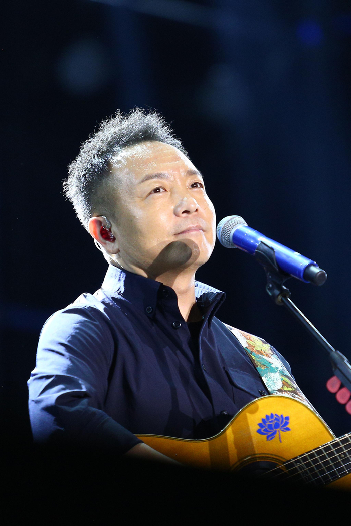 许巍归来：新专辑褪尽少年气，终于学会放下|无尽光芒|许巍|专辑