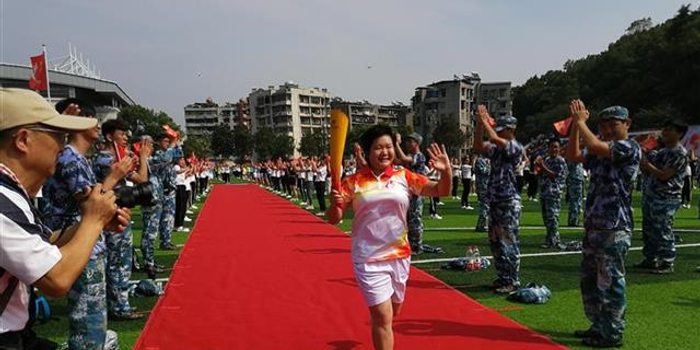 省十五运会开始火炬传递 黄石籍奥运冠军程菲